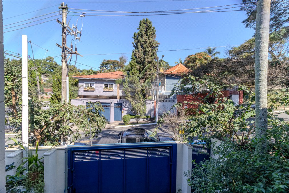 Sobrado à venda com 3 quartos, sendo 1 suíte, em Alto da Boa Vista, São Paulo, SP