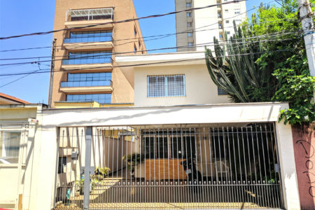 Sobrado à venda com 5 quartos, sendo 1 suíte,  em Vila Nova Conceição, São Paulo, SP