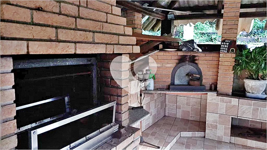 Casa à venda com 6 quartos, sendo 2 suítes, no condomínio Associação Reserva das Hortênsias, Mairiporã - SP