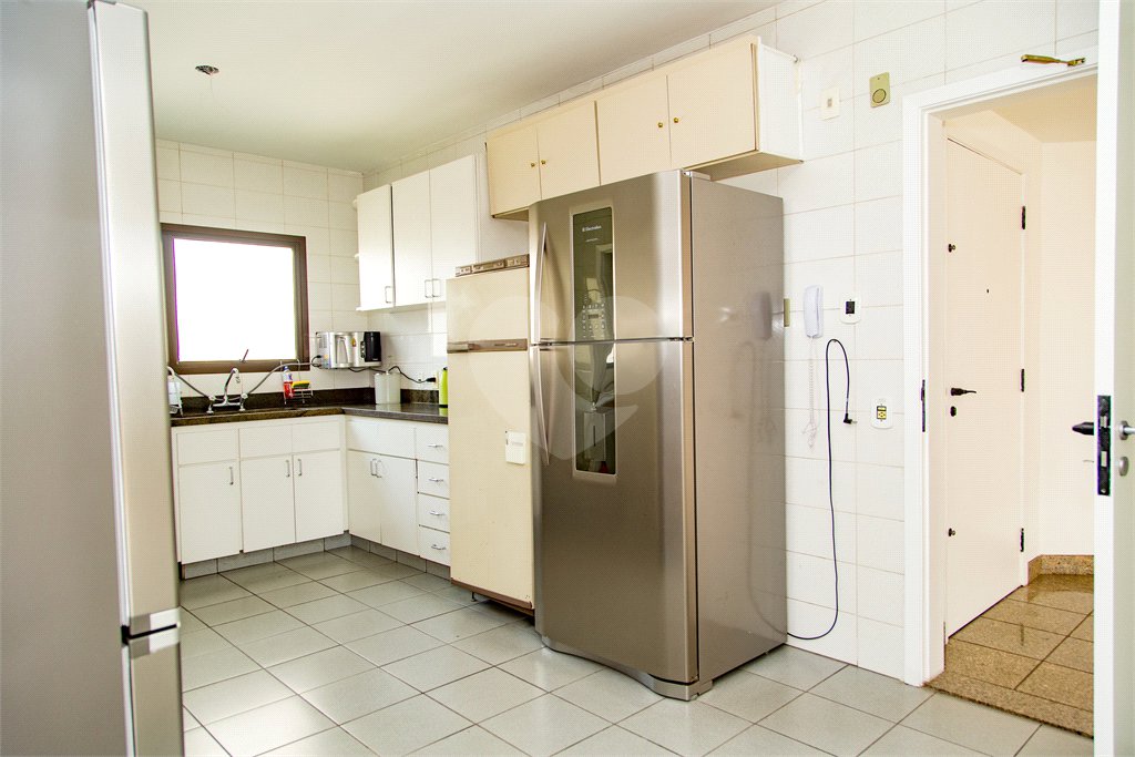 Apartamento à venda com 3 suítes em Moema, São Paulo, SP