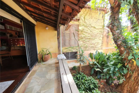 Casa à venda com 3 quartos, sendo 1 suíte, no Centro, São Roque, SP