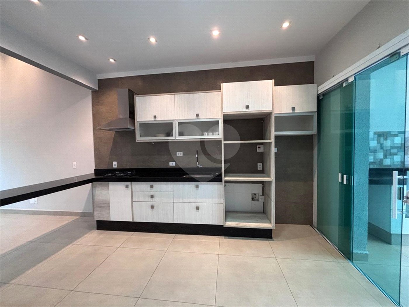 Casa à venda com 2 quartos, sendo 1 suíte, no condomínio Terras de São Francisco, Sorocaba - SP