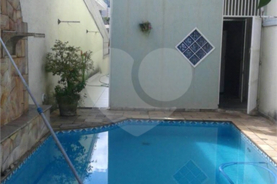 Sobrado à venda com 3 quartos, sendo 2 suítes, em Horto, São Paulo, SP