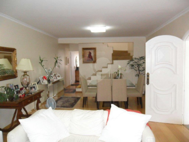 Sobrado à venda com 3 quartos, sendo 1 suíte,  em Vila Romero, São Paulo, SP