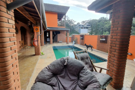 Casa à venda com 4 quartos, sendo 2 suítes, no condomínio Aruã Eco Park, Mogi das Cruzes - SP