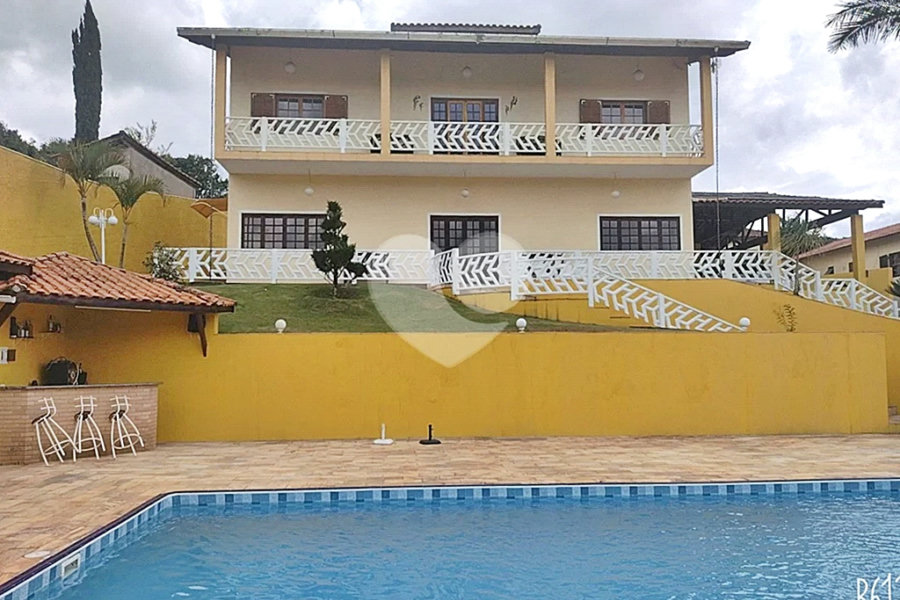 Casa à venda com 4 quartos, sendo 3 suítes, em Luiz Fagundes, Mairiporã, SP