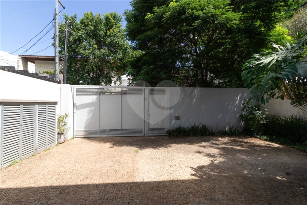 Casa à venda com 4 quartos, sendo 1 suíte, em Jardim Novo Mundo, São Paulo, SP