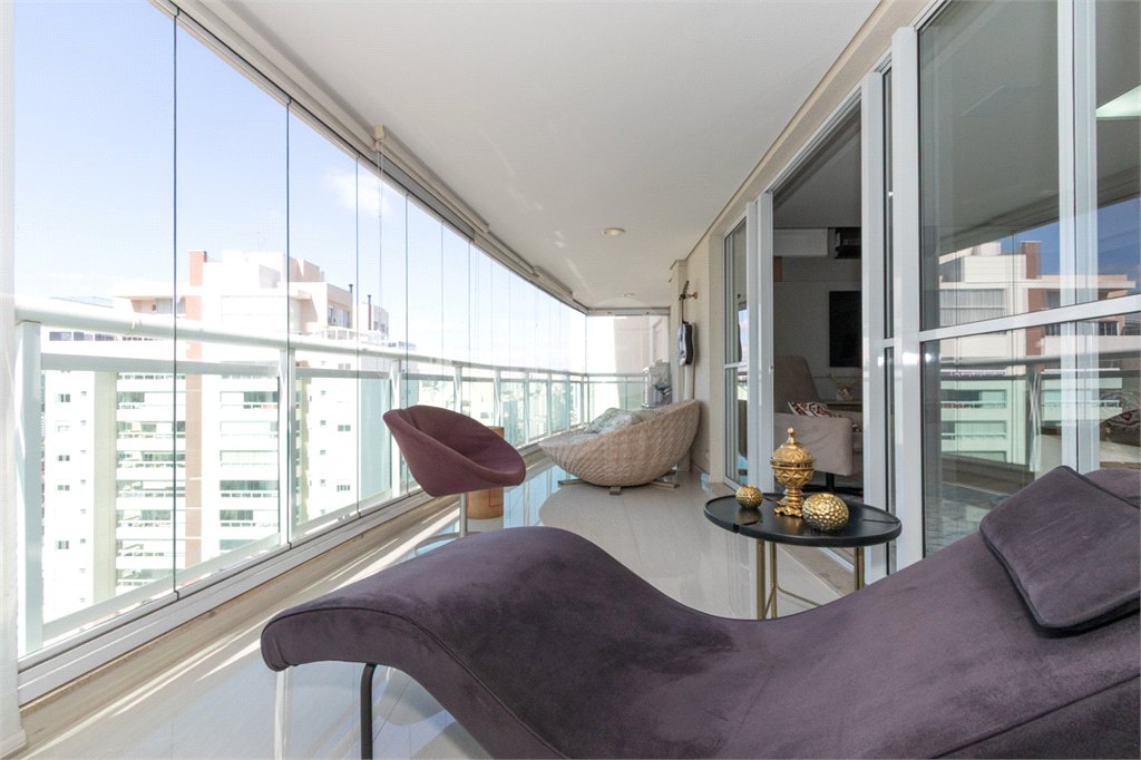 Apartamento à venda com 4 quartos, sendo 3 suítes,  em Vila Romana, São Paulo, SP