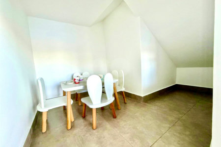 Casa à venda com 4 quartos, sendo 3 suítes, no condomínio Village Araçoiaba, Araçoiaba da Serra - SP