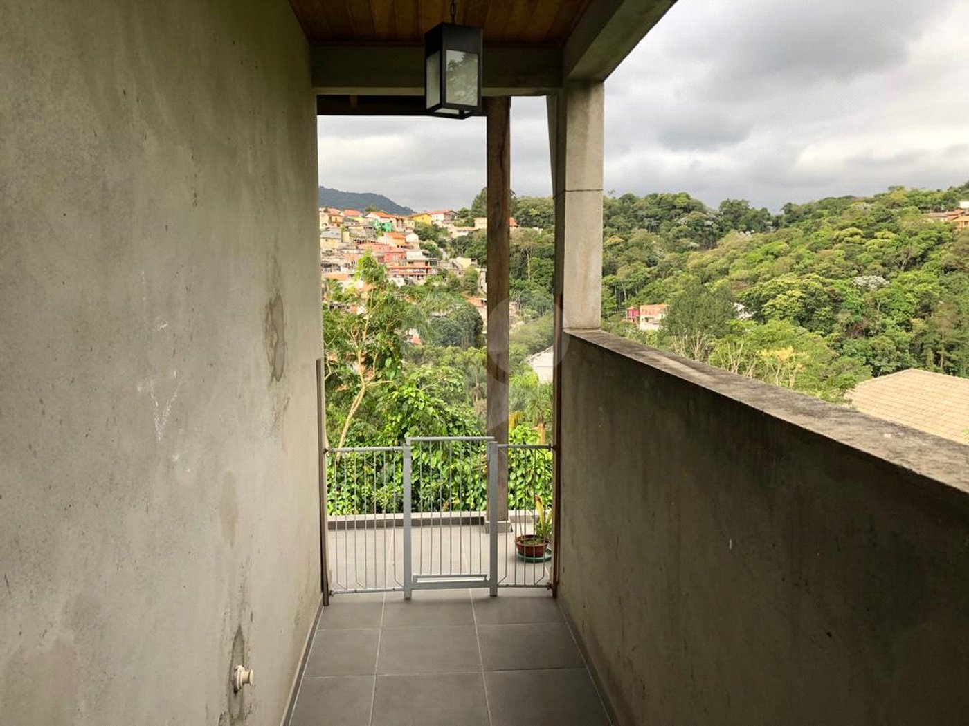 Sobrado à venda com 3 suítes em Barreiro, Mairiporã, SP