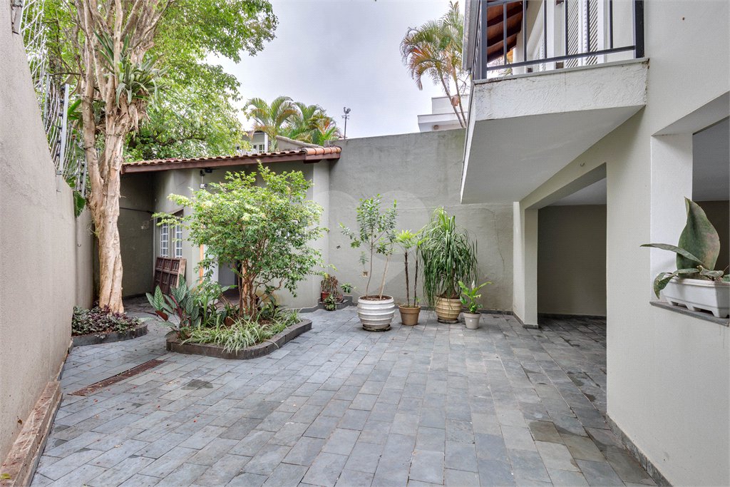 Casa à venda com 5 quartos, sendo 3 suítes, em Alto da Boa Vista, São Paulo, SP
