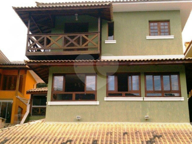 Casa em condomínio à venda com 4 quartos, sendo 2 suítes,  em Horto, São Paulo, SP