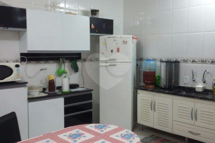 Sobrado à venda com 3 quartos em Parque Peruche, São Paulo, SP