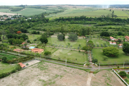 Casa à venda com 8 quartos, sendo 4 suítes, no condomínio Santa Filomena, Salto - SP