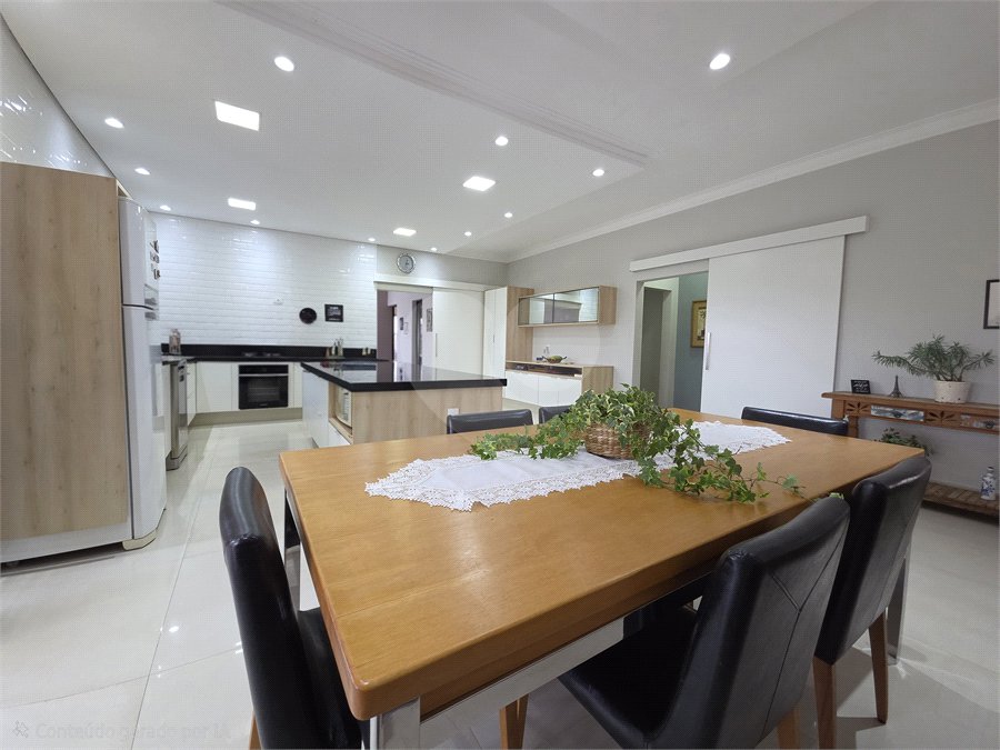 Casa à venda com 3 suítes no condomínio Village Ipanema I, Araçoiaba da Serra - SP