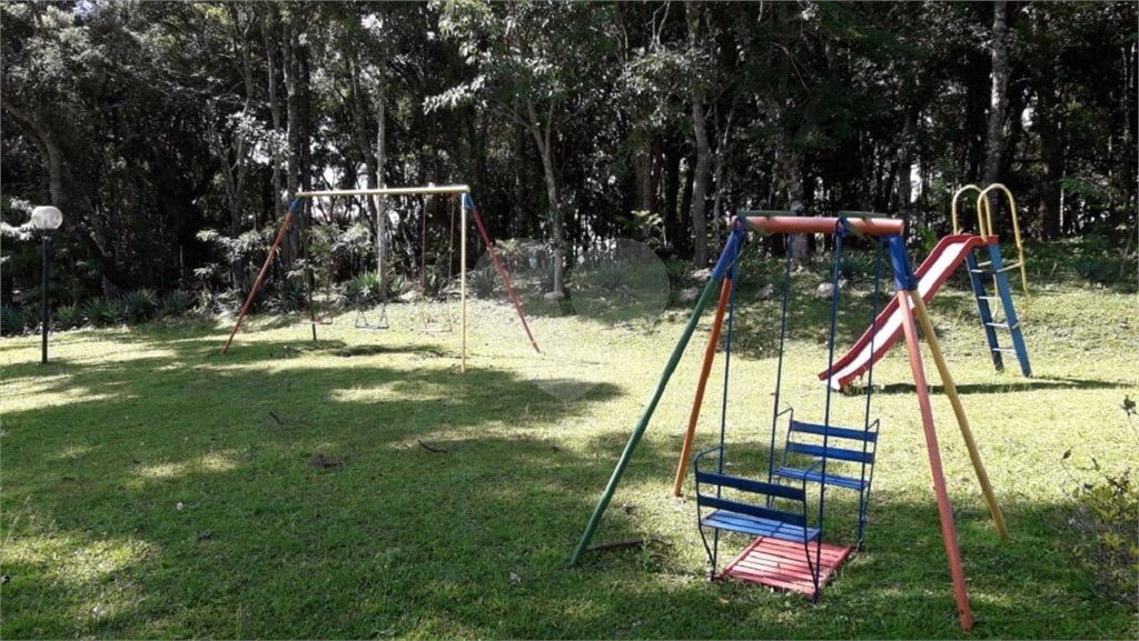 Chácara à venda com 8 quartos, sendo 3 suítes, no Centro, Toledo, MG