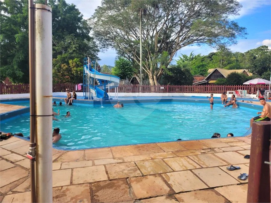Chalé à venda em Atibaia 140m²– Condomínio fechado com lazer completo