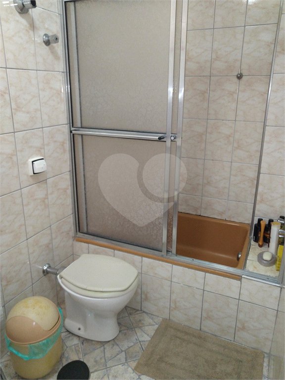 Apartamento duplex, espaçoso, ensolarado. Ideal para uma bela modernização.