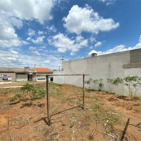 Terreno com 250,00 m² de área total.