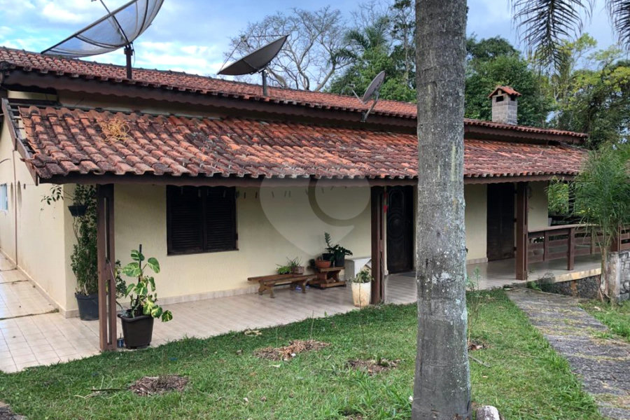 Casa Térrea à venda com 3 quartos, sendo 1 suíte,  em Olho D'água, Mairiporã, SP