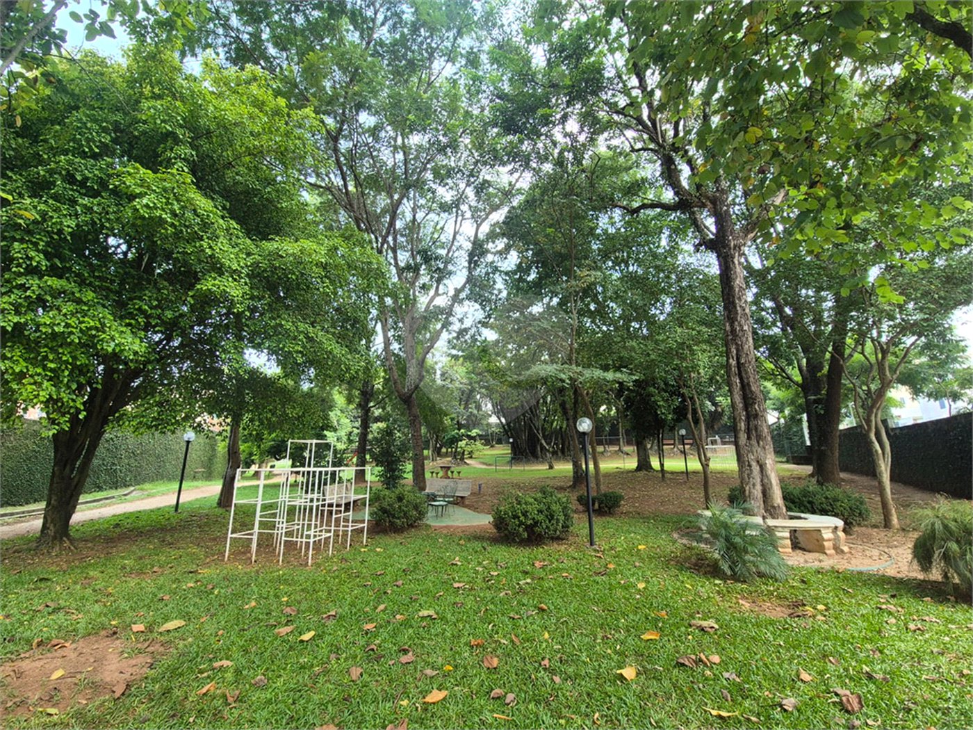 Casa à venda com 3 quartos, sendo 2 suítes, no condomínio Quintas Marajoara, São Paulo - SP