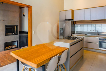 Casa à venda com 3 quartos, sendo 2 suítes, no condomínio Residencial Mont'alcino, Valinhos - SP