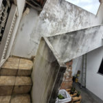 Casa térrea à venda no Douradinho com 2 quartos e edícula com mais dois quartos e 2 banheiros.
