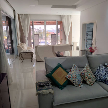 Casa à venda com 3 suítes no condomínio Estância Marambaia, Vinhedo - SP