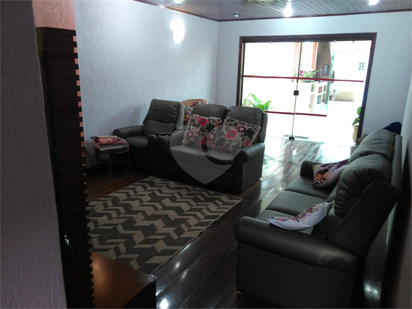 Casa à venda com 3 quartos, sendo 2 suítes,  em Vila Suissa, Mogi das Cruzes, SP