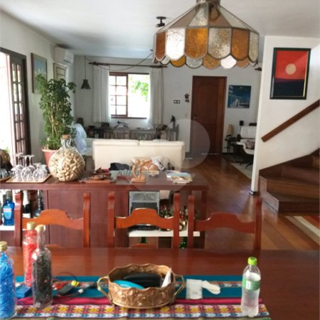 Casa à venda com 4 quartos, sendo 2 suítes, no condomínio Vila Panamericana, São Paulo - SP