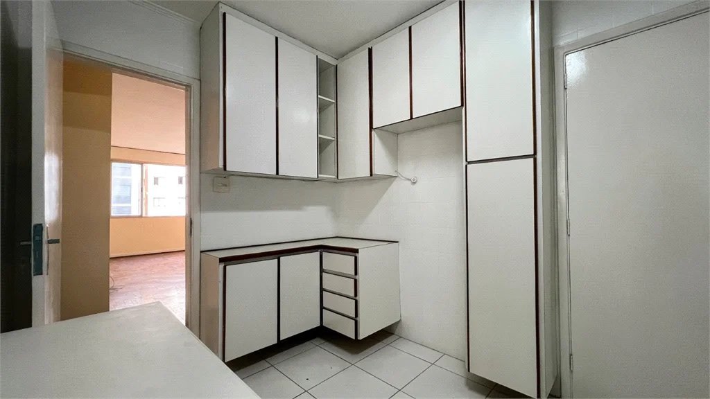Apartamento à venda com 3 quartos, sendo 1 suíte,  em Pinheiros, São Paulo, SP