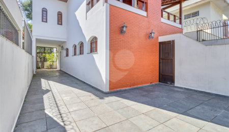 Casa à venda com 4 quartos, sendo 1 suíte,  em Alto da Boa Vista, São Paulo, SP