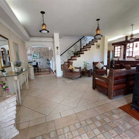 Casa à venda ou para alugar com 5 quartos, sendo 1 suíte, em Cumbari, Mairiporã, SP