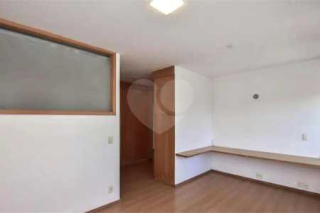 Cobertura à venda com 3 quartos, sendo 2 suítes,  em Paraíso do Morumbi, São Paulo, SP
