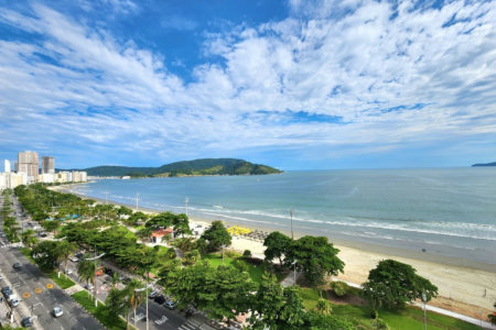 Apartamento Alto Padrão Frente Mar com 4 Dormitórios, 3 Suítes e 3 Vagas na Orla de Santos