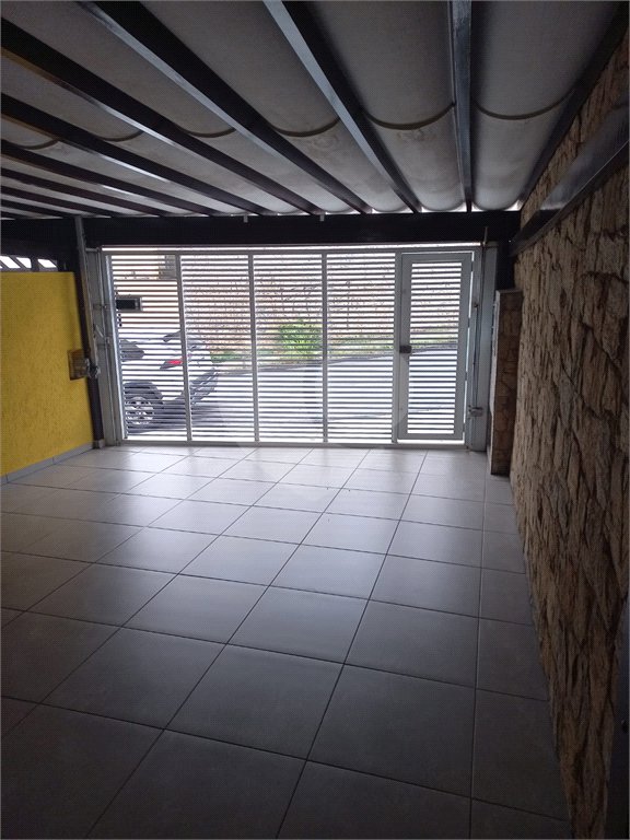 Sobrado à venda com 3 quartos em Jardim Marisa, São Paulo, SP