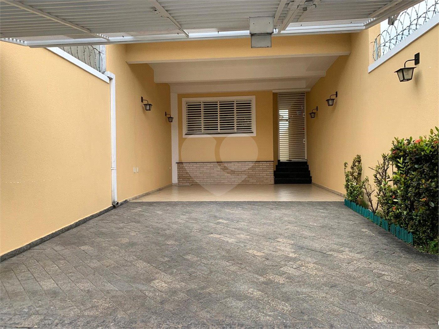 Sobrado à venda com 4 quartos, sendo 1 suíte, em Vila Campo Grande, São Paulo, SP