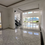 Casa à venda com 4 quartos, sendo 2 suítes, no condomínio Flamboyant, Atibaia - SP