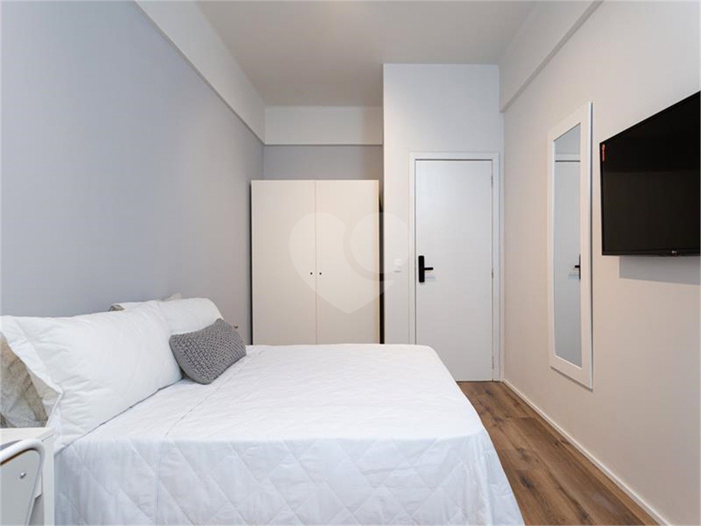 Apartamento à venda com 4 quartos, sendo 1 suíte, em Pinheiros, São Paulo, SP