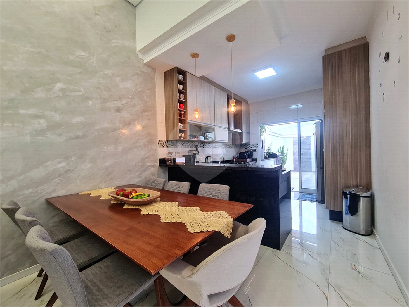 Casa à venda com 3 quartos, sendo 1 suíte, no condomínio Horto Florestal Iii, Sorocaba - SP