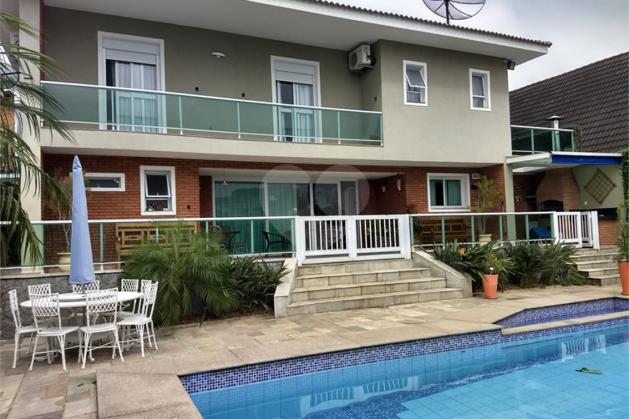 Casa Térrea à venda ou para alugar com 4 suítes em Horto, São Paulo, SP