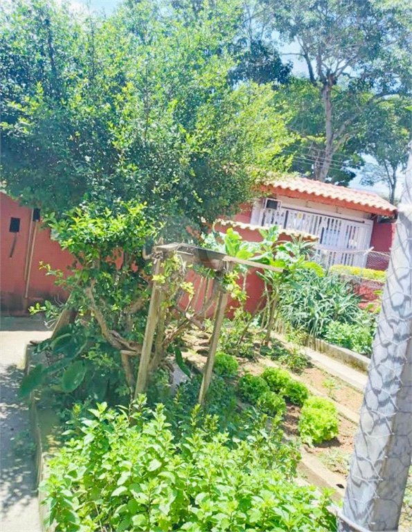 Sobrado à venda com 3 quartos, sendo 1 suíte, em Jardim Casa Branca, Suzano, SP