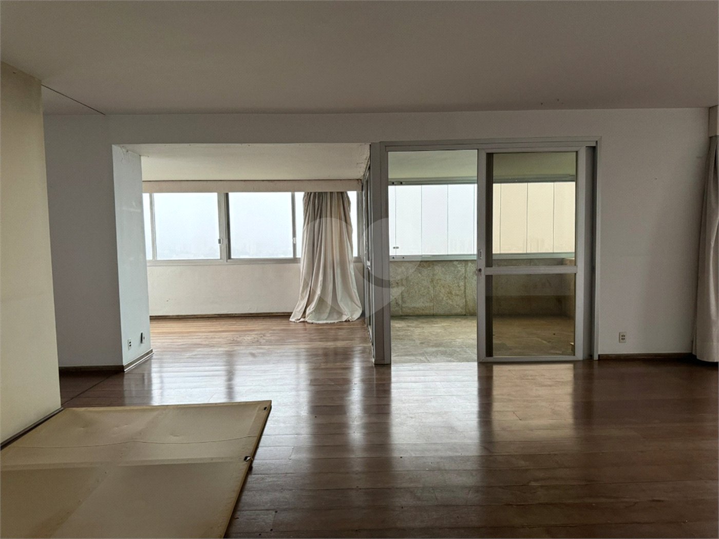 Apartamento à venda com 4 suítes em Jardim Marajoara, São Paulo, SP