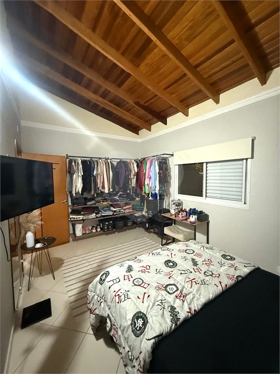 Sobrado à venda com 6 quartos, sendo 2 suítes, em Vila Áurea, Poá, SP