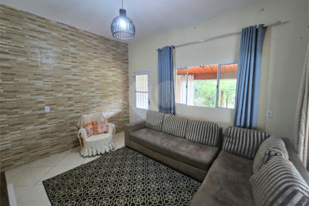 Chácara à venda com 3 quartos, sendo 1 suíte, em Cercadinho, Alambari, SP