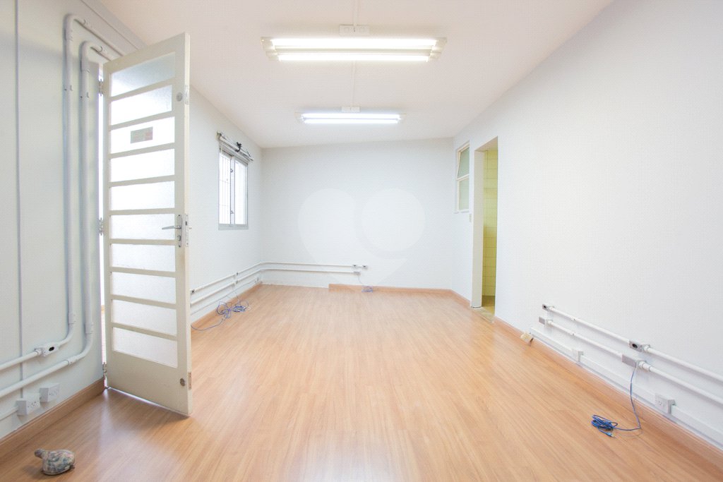 Casa à venda ou para alugar com 3 quartos, sendo 1 suíte,  em Mirandópolis, São Paulo, SP