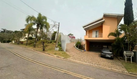 Casa à venda com 3 quartos, sendo 1 suíte,  no condomínio Residencial Delle Stelle, Louveira - SP