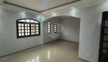 Sobrado à venda com 3 quartos, sendo 1 suíte,  em Jardim D'abril, Osasco, SP