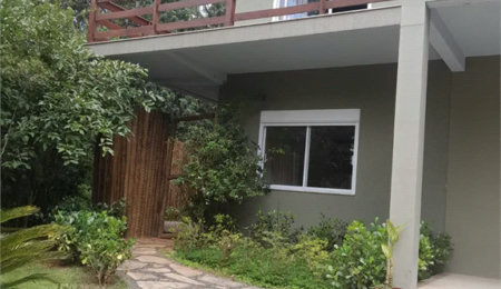 Casa à venda ou para alugar com 4 suítes em Chácaras São Carlos, Cotia, SP