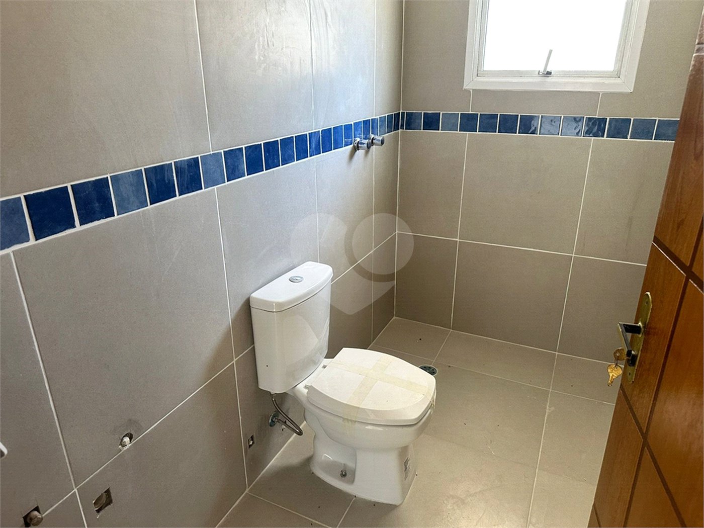 Casa à venda com 4 suítes no condomínio Villaggio Houda, São Paulo - SP